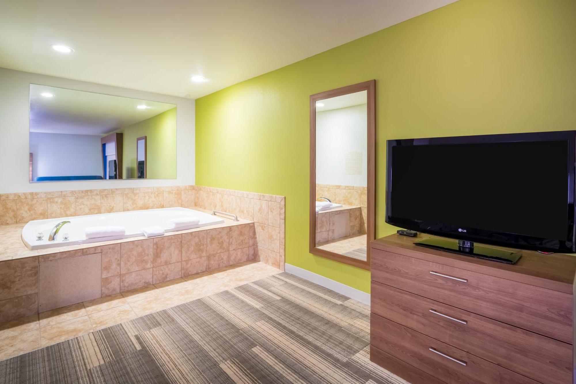 Holiday Inn Express & Suites Rocky Mount Smith Mountain Lake By Ihg Εξωτερικό φωτογραφία