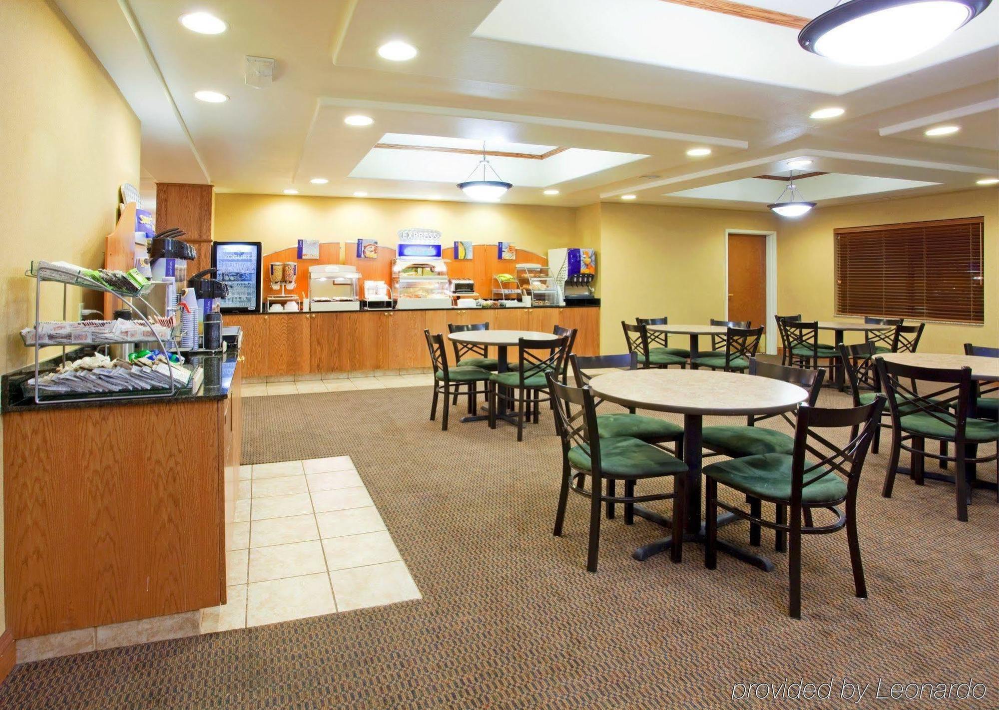 Holiday Inn Express & Suites Rocky Mount Smith Mountain Lake By Ihg Εστιατόριο φωτογραφία